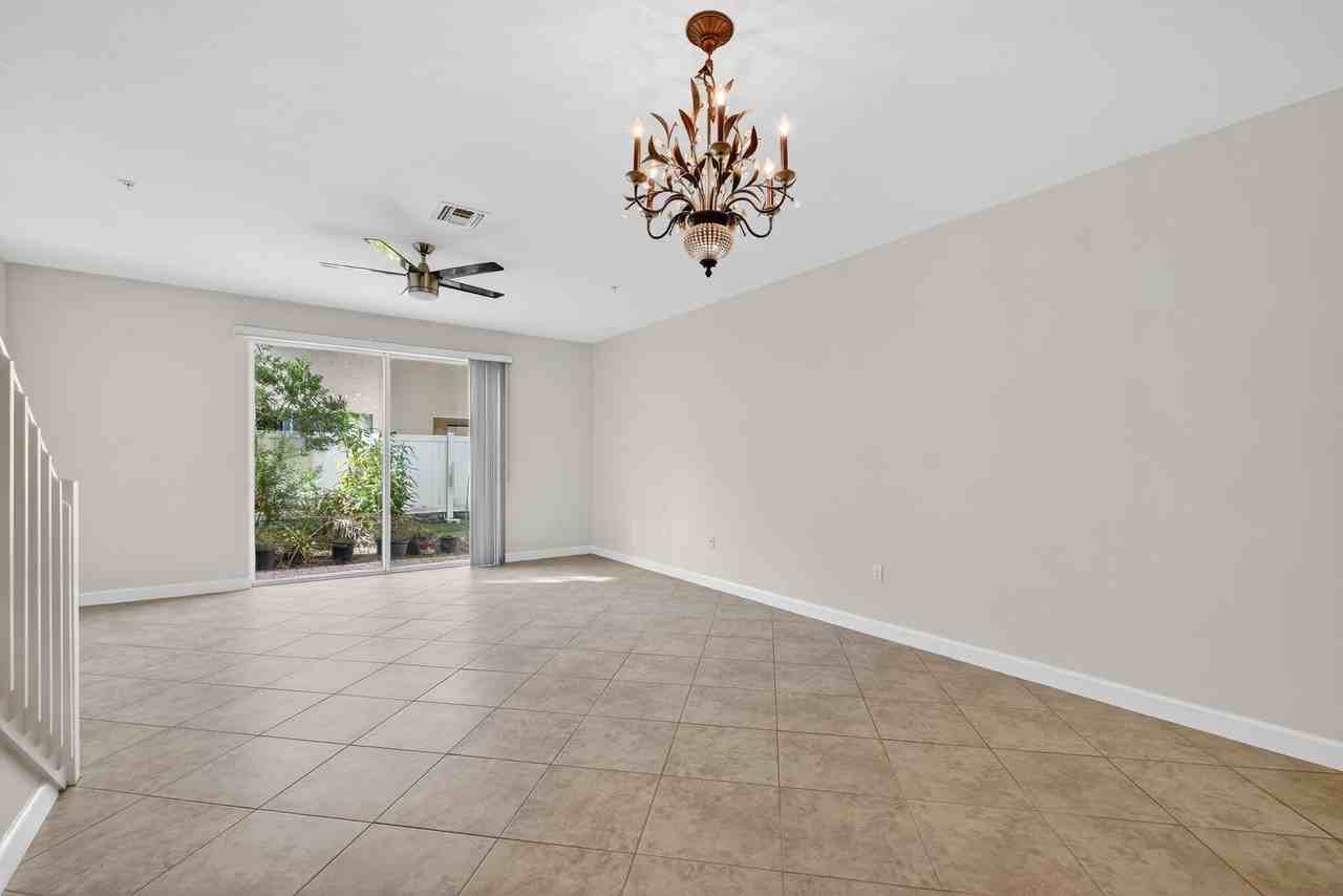 9504 Sw Otter Ln - Photo 7 of 36