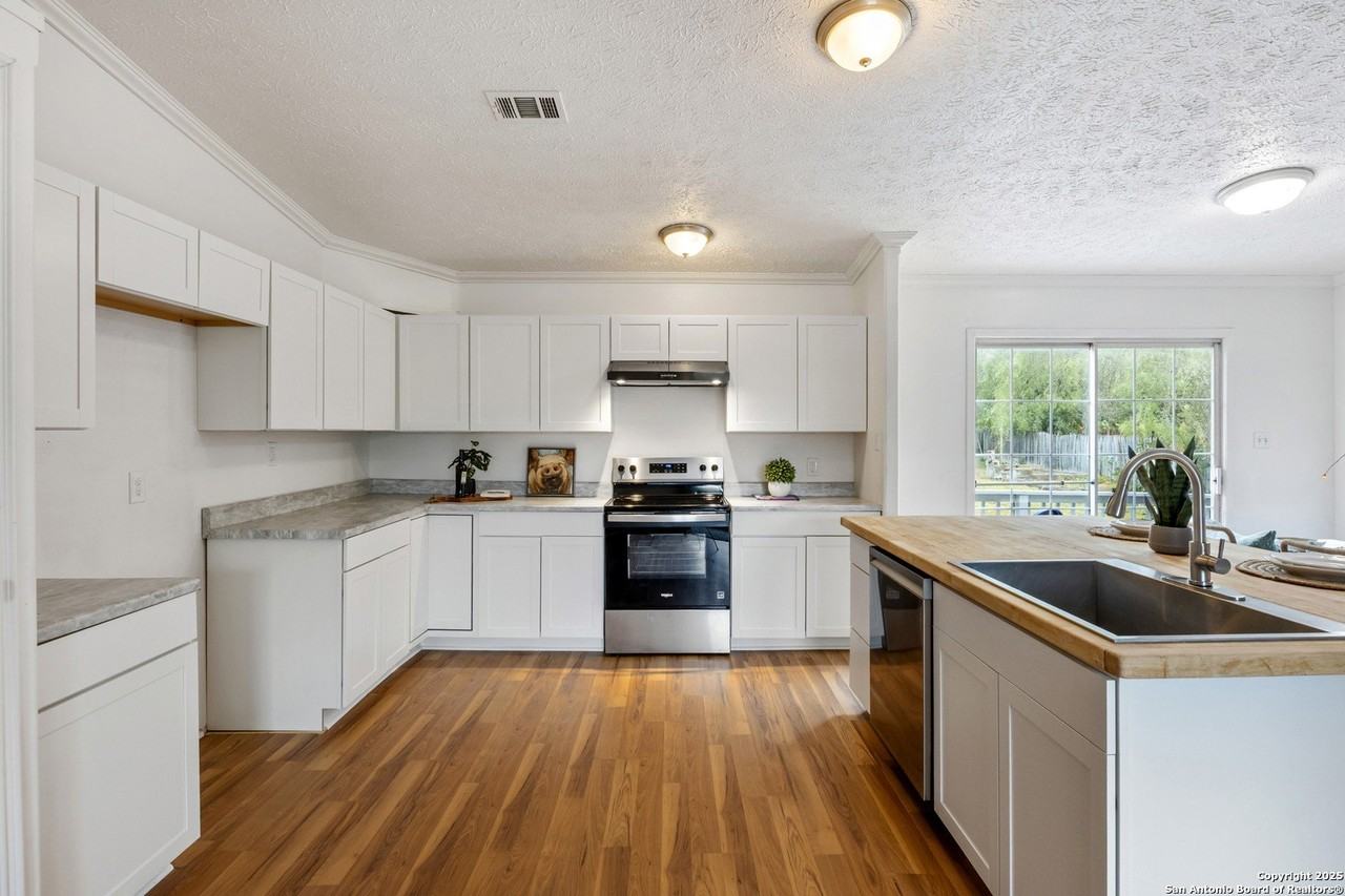 415 County Road 3822 - Photo 4 of 22