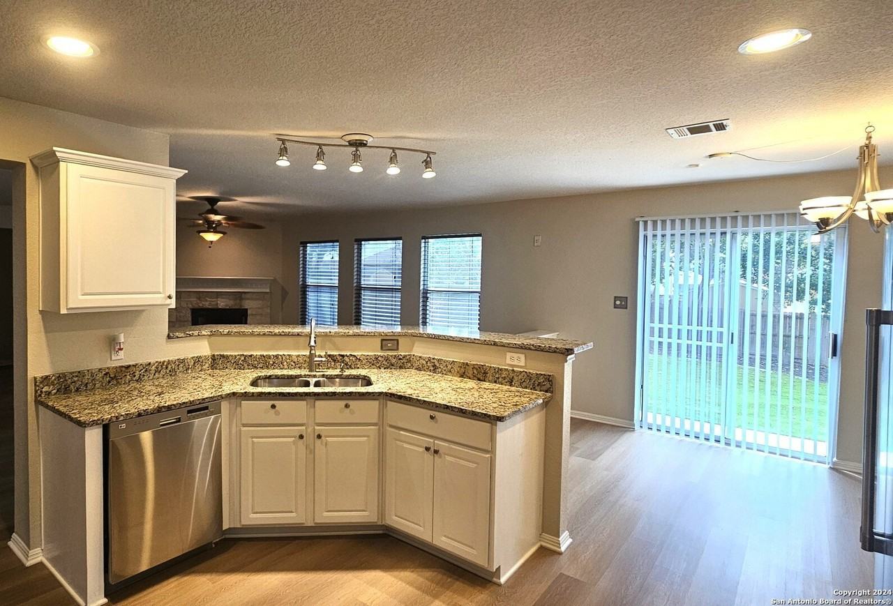 209 Storm Mtn - Photo 2 of 28