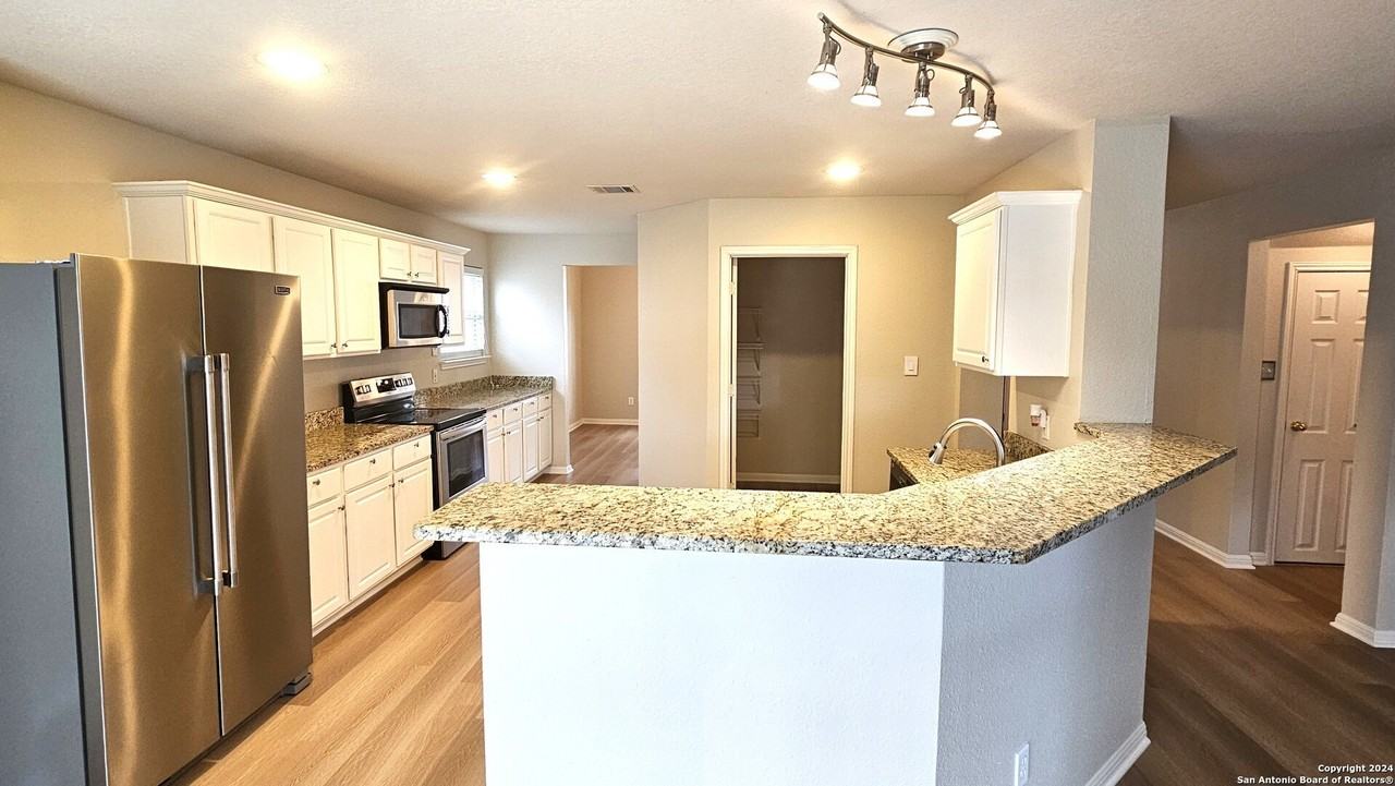 209 Storm Mtn - Photo 5 of 28