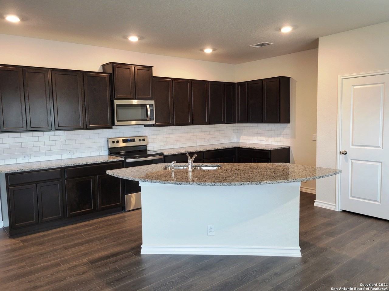 618 Cypress Byu - Photo 3 of 15