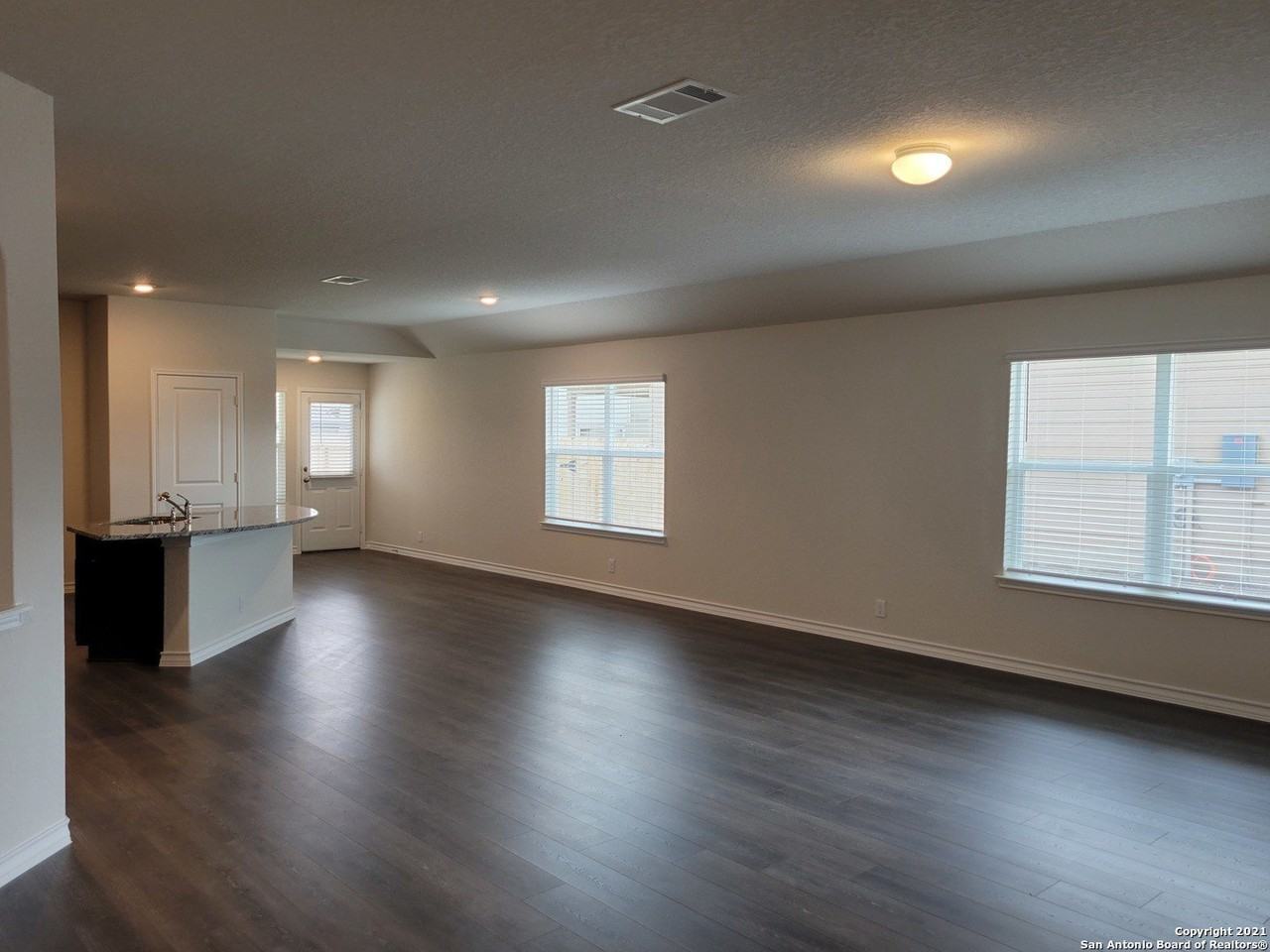 618 Cypress Byu - Photo 6 of 15