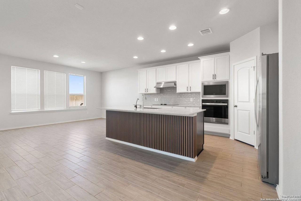 4015 Wild Bloom Rd - Photo 4 of 19