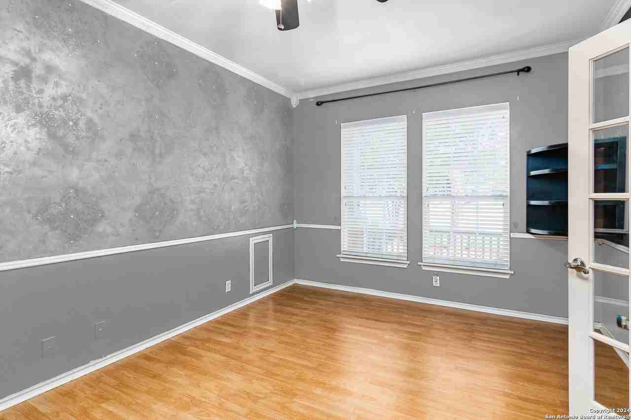 1122 Persian Gdn - Photo 4 of 25