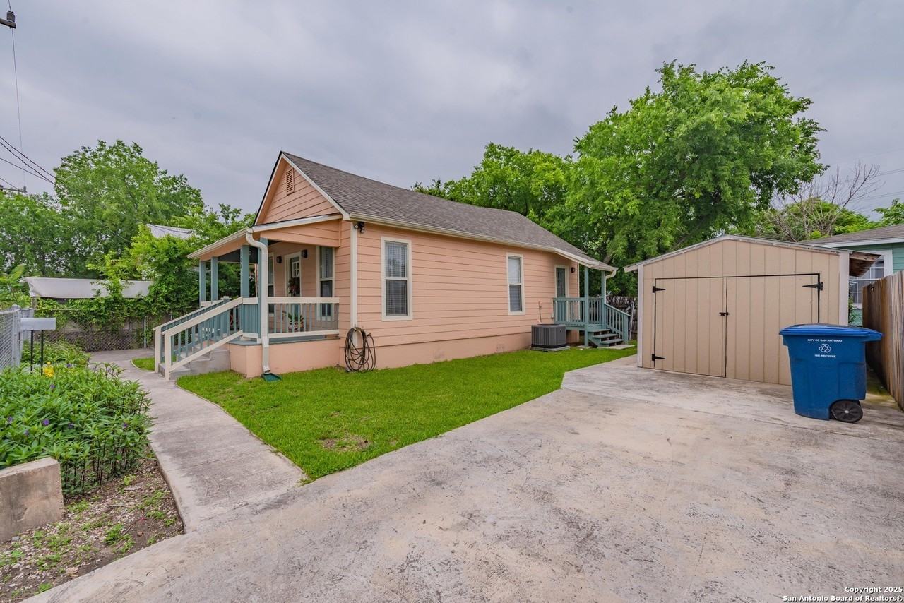 108 Groveton St - Photo 4 of 42