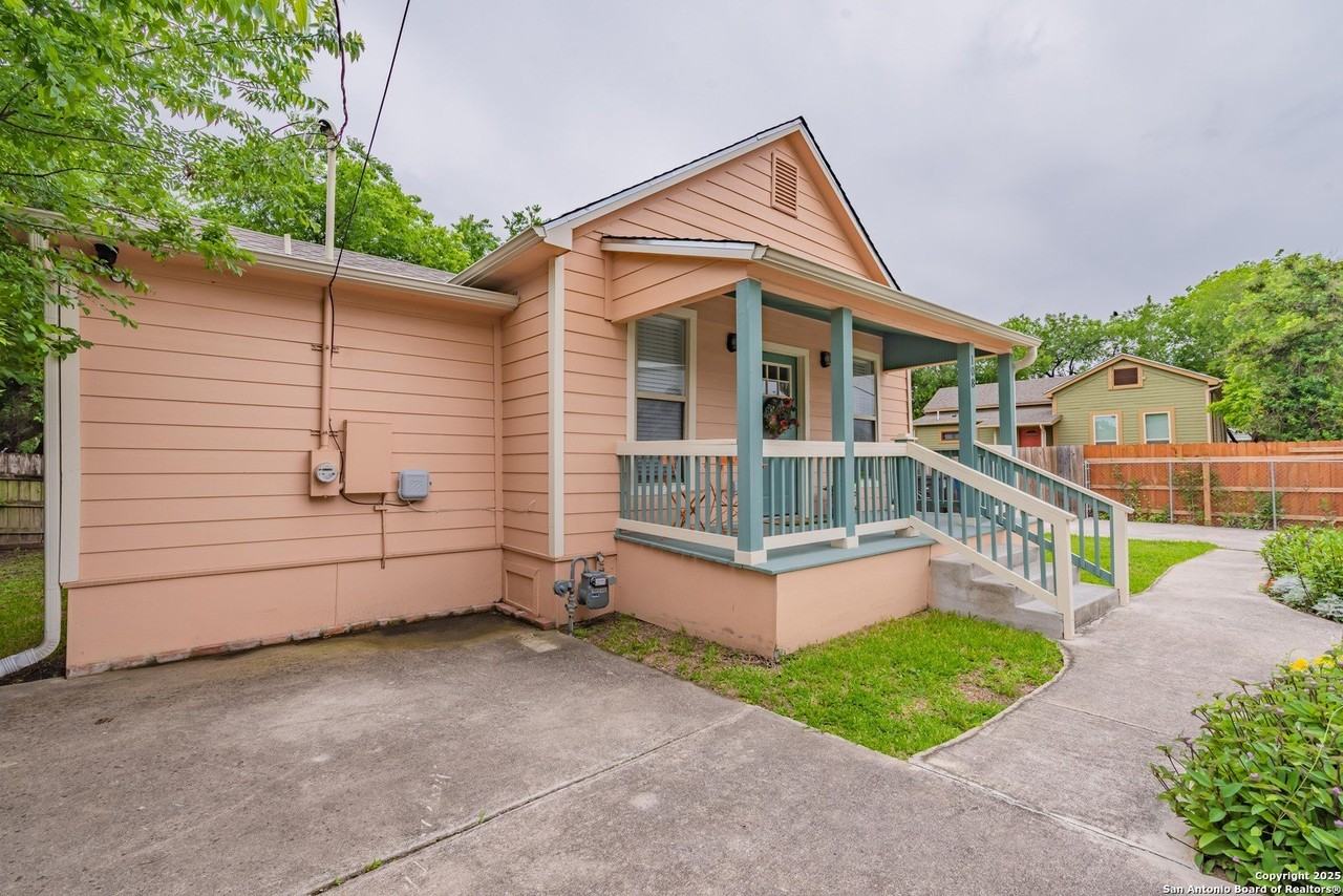 108 Groveton St - Photo 5 of 42