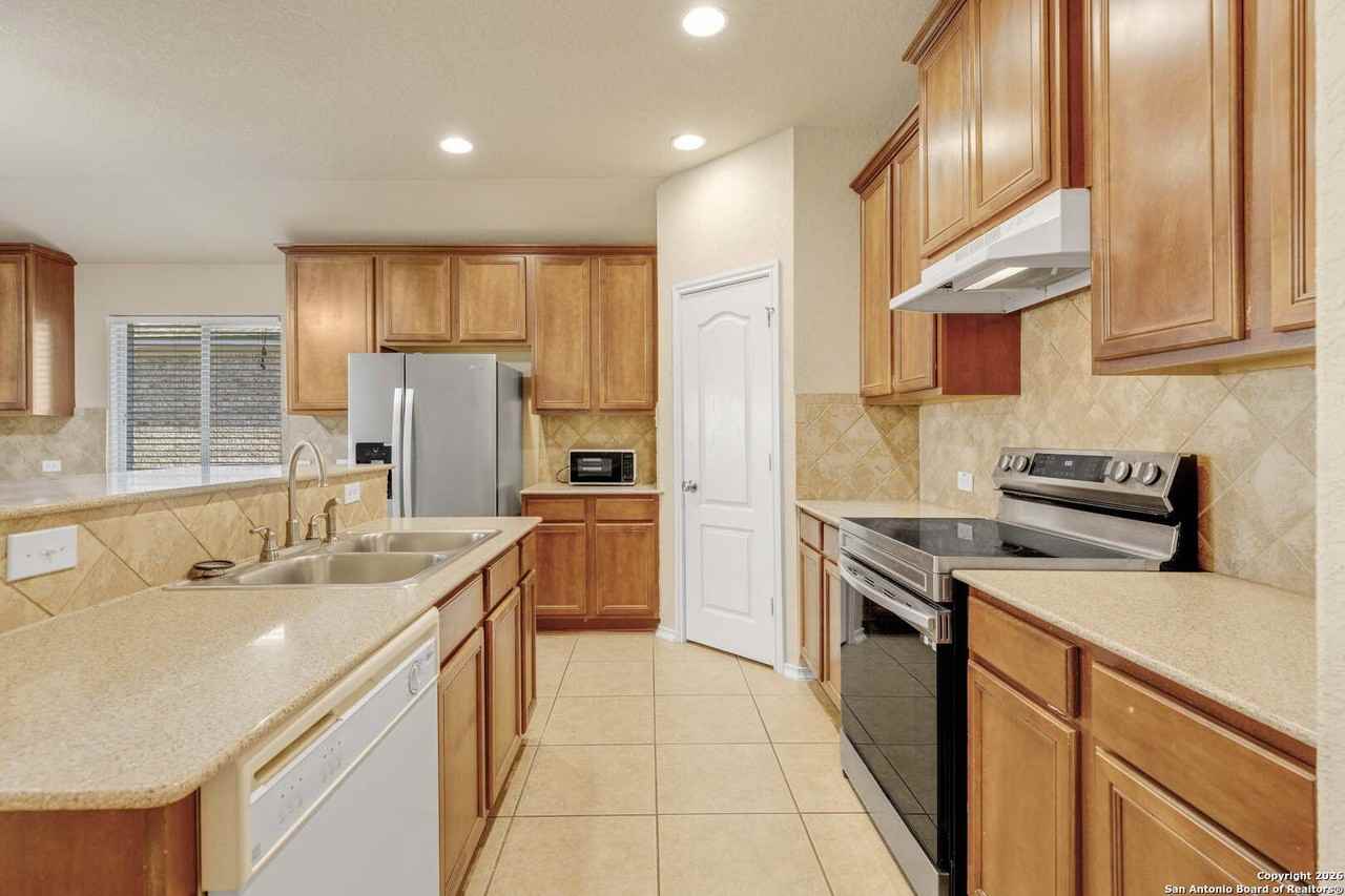 3511 Bennington Way - Photo 7 of 48