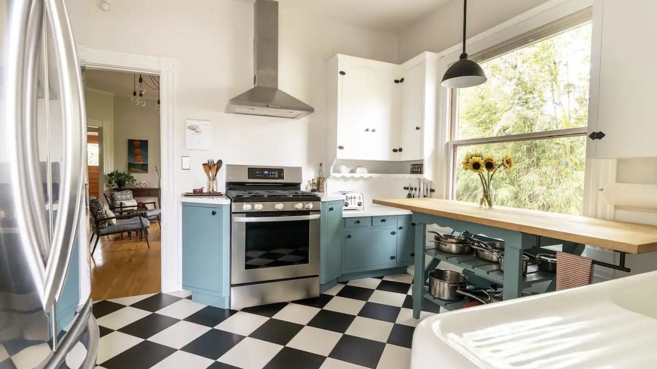 1608 Bath St - Photo 4 of 15