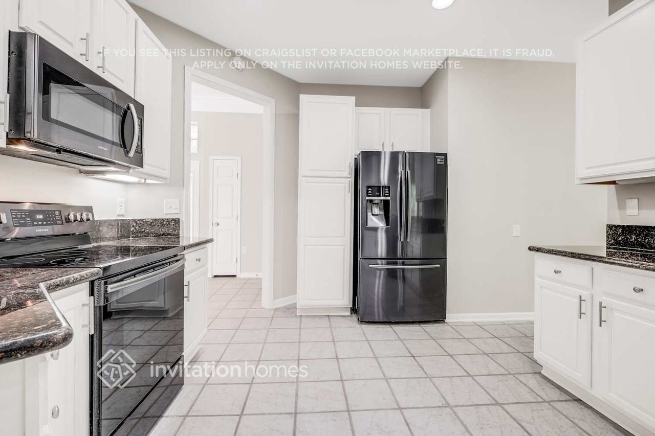 8502 Glenbury Ct N - Photo 5 of 23