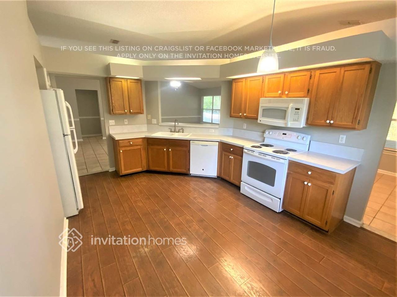 5666 Plum Hollow Dr W - Photo 7 of 20