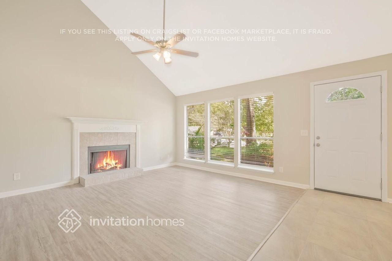 3691 Ballestero Dr N - Photo 3 of 24