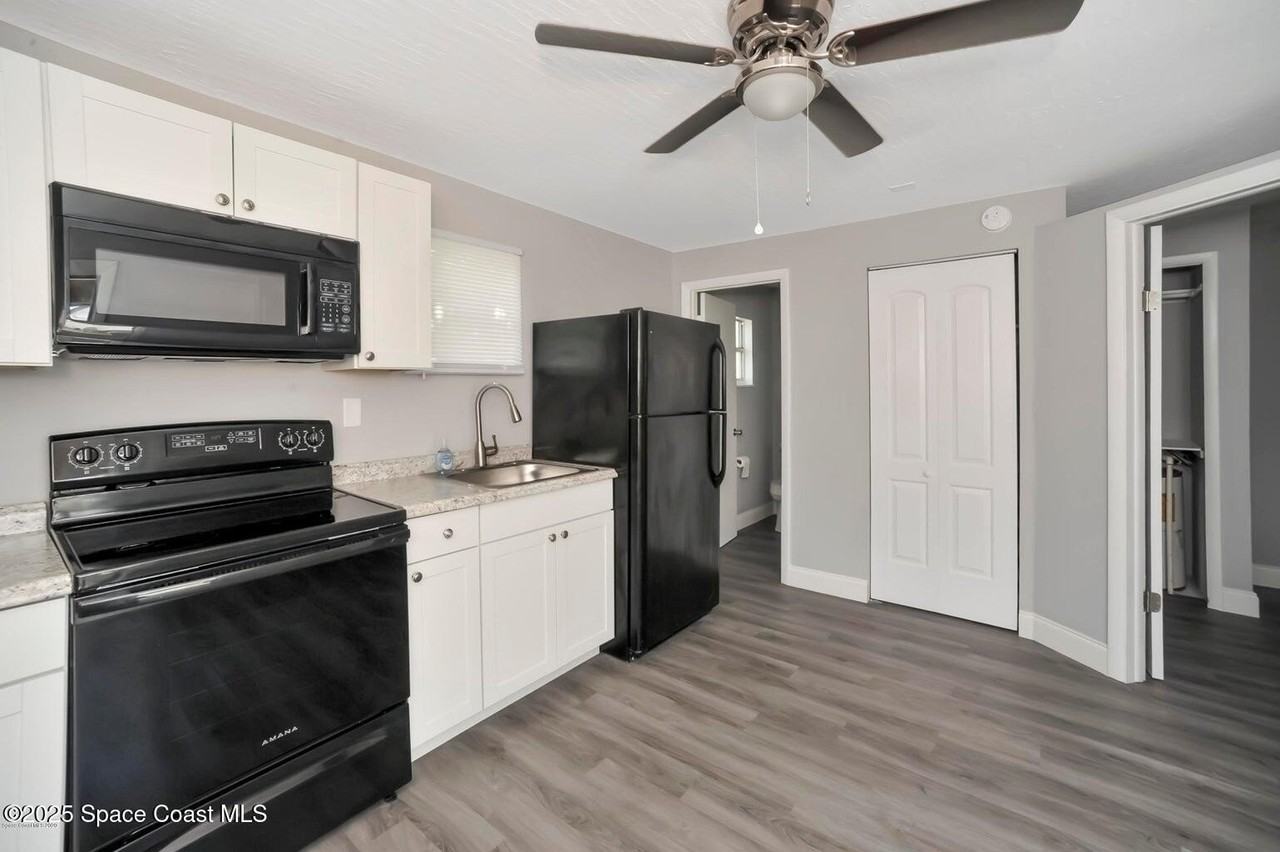 1420 Avocado Ave Apt 2 #02 - Photo 2 of 5