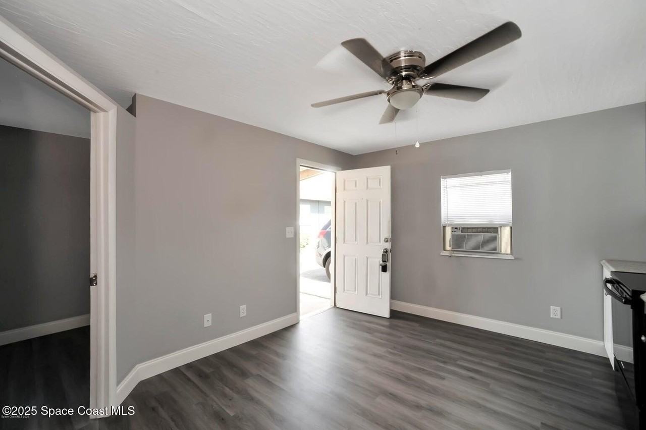 1420 Avocado Ave Apt 2 #02 - Photo 3 of 5