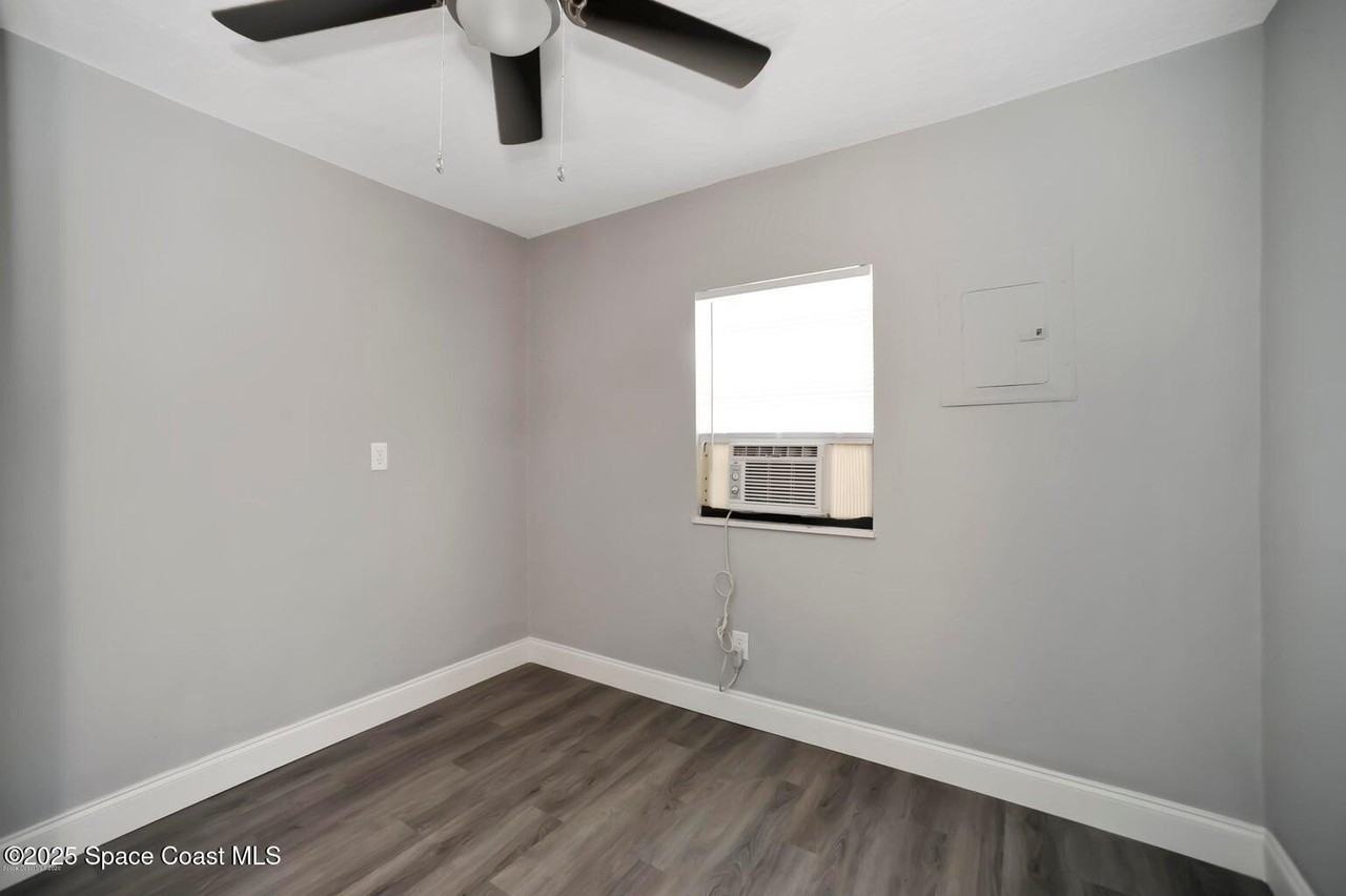 1420 Avocado Ave Apt 2 #02 - Photo 4 of 5