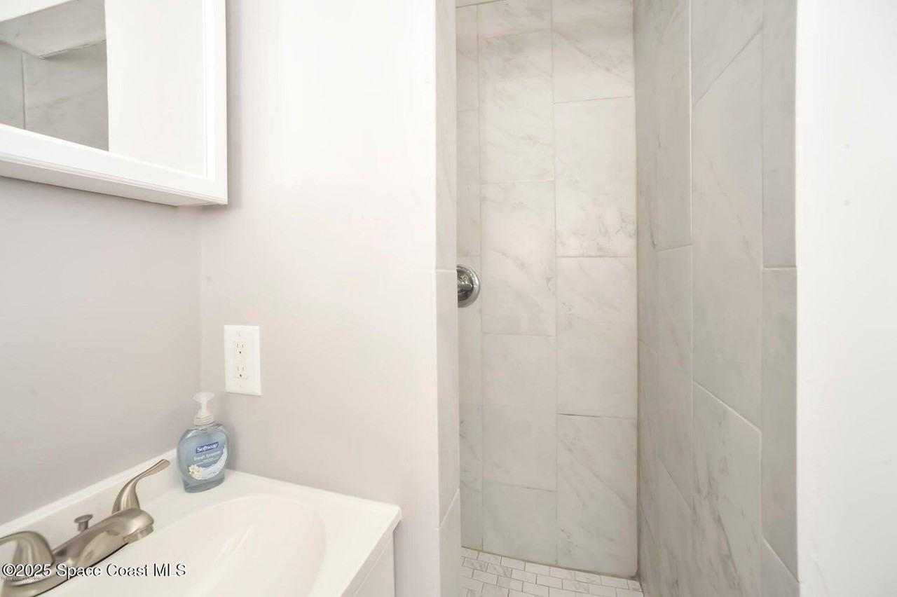 1420 Avocado Ave Apt 2 #02 - Photo 5 of 5