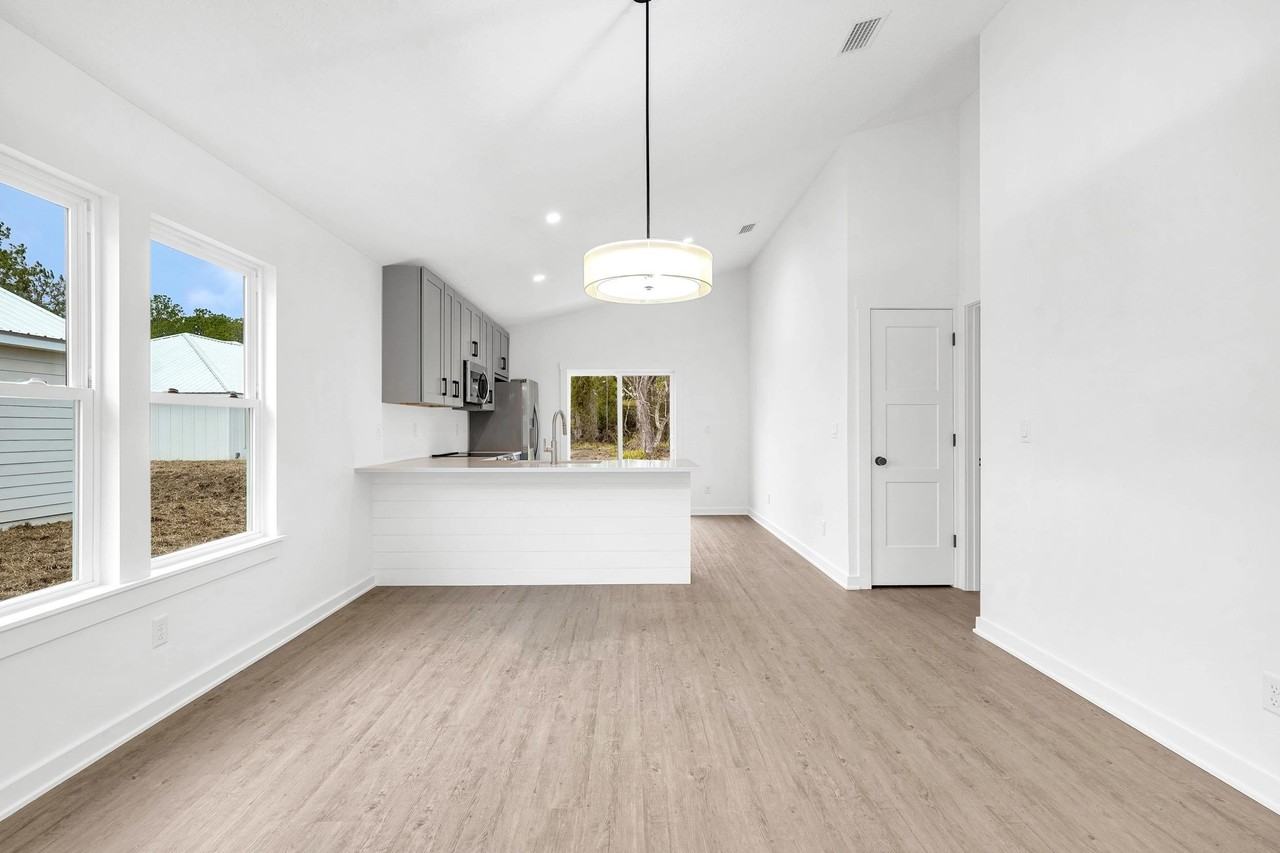 972 W 9th St - Photo 5 of 22