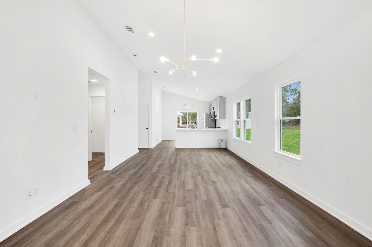 980 W 9th St - Photo 2 of 16