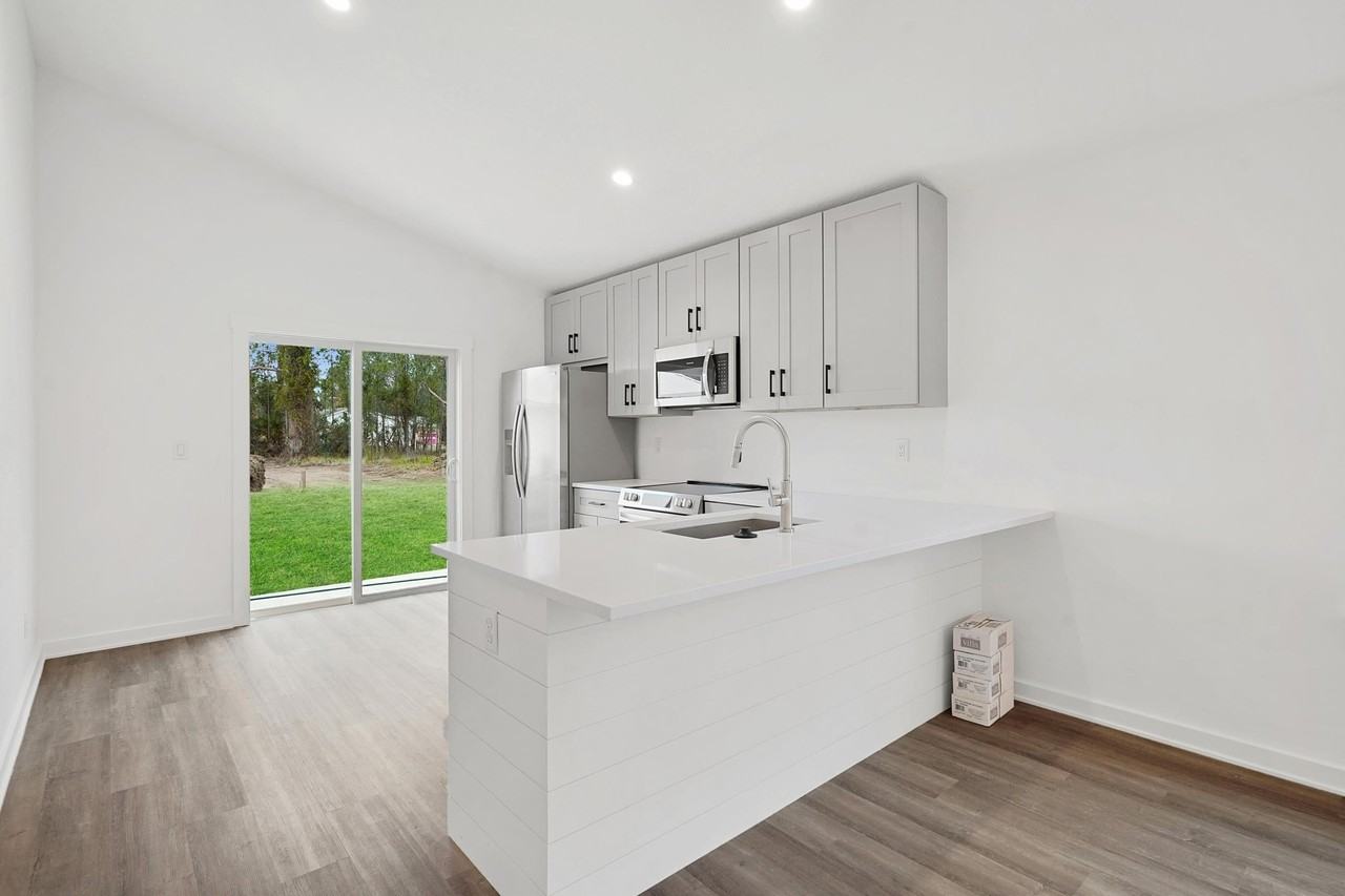 980 W 9th St - Photo 5 of 16