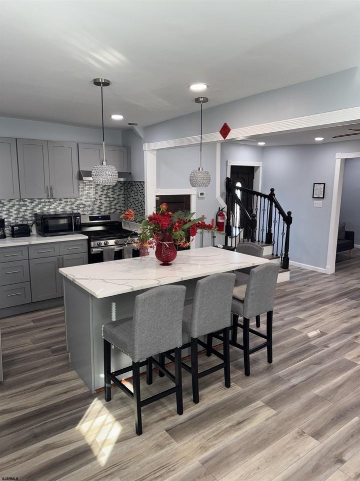 400 N Massachusetts Ave - Photo 2 of 35