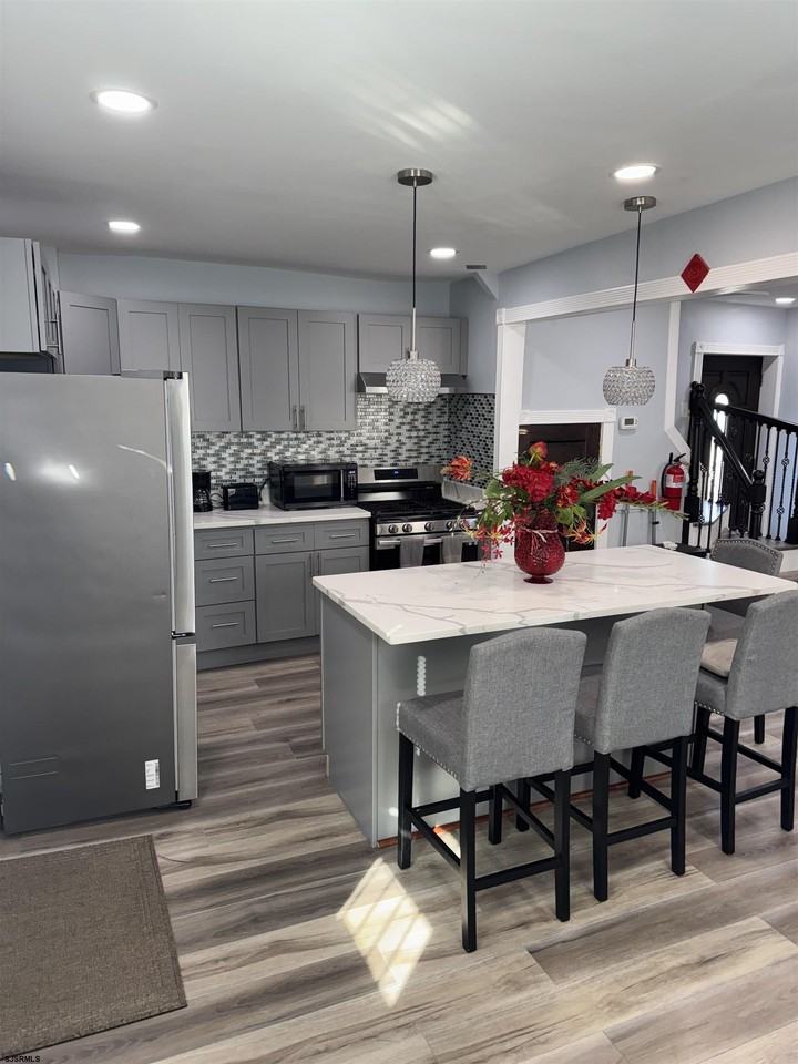 400 N Massachusetts Ave - Photo 3 of 35