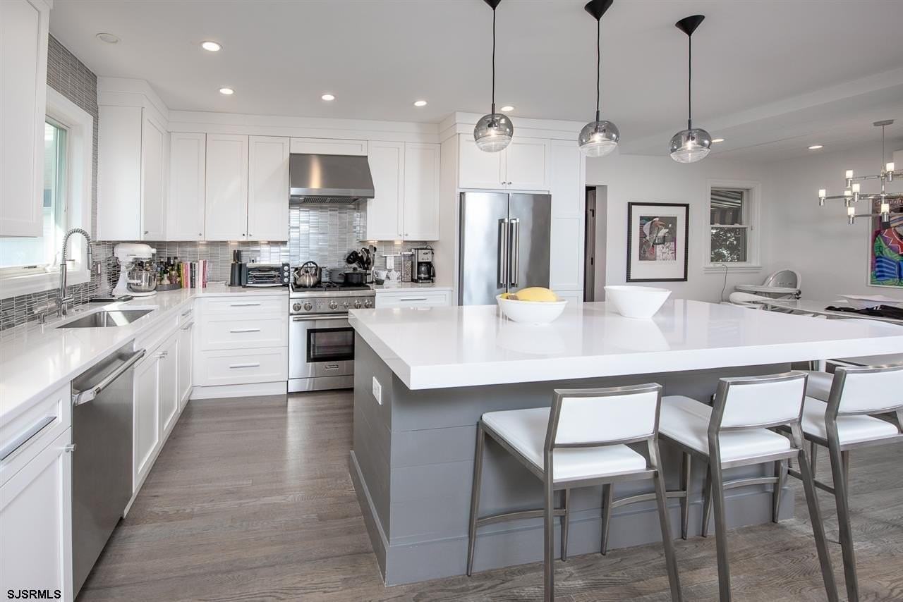 12 N Nassau Ave - Photo 2 of 21