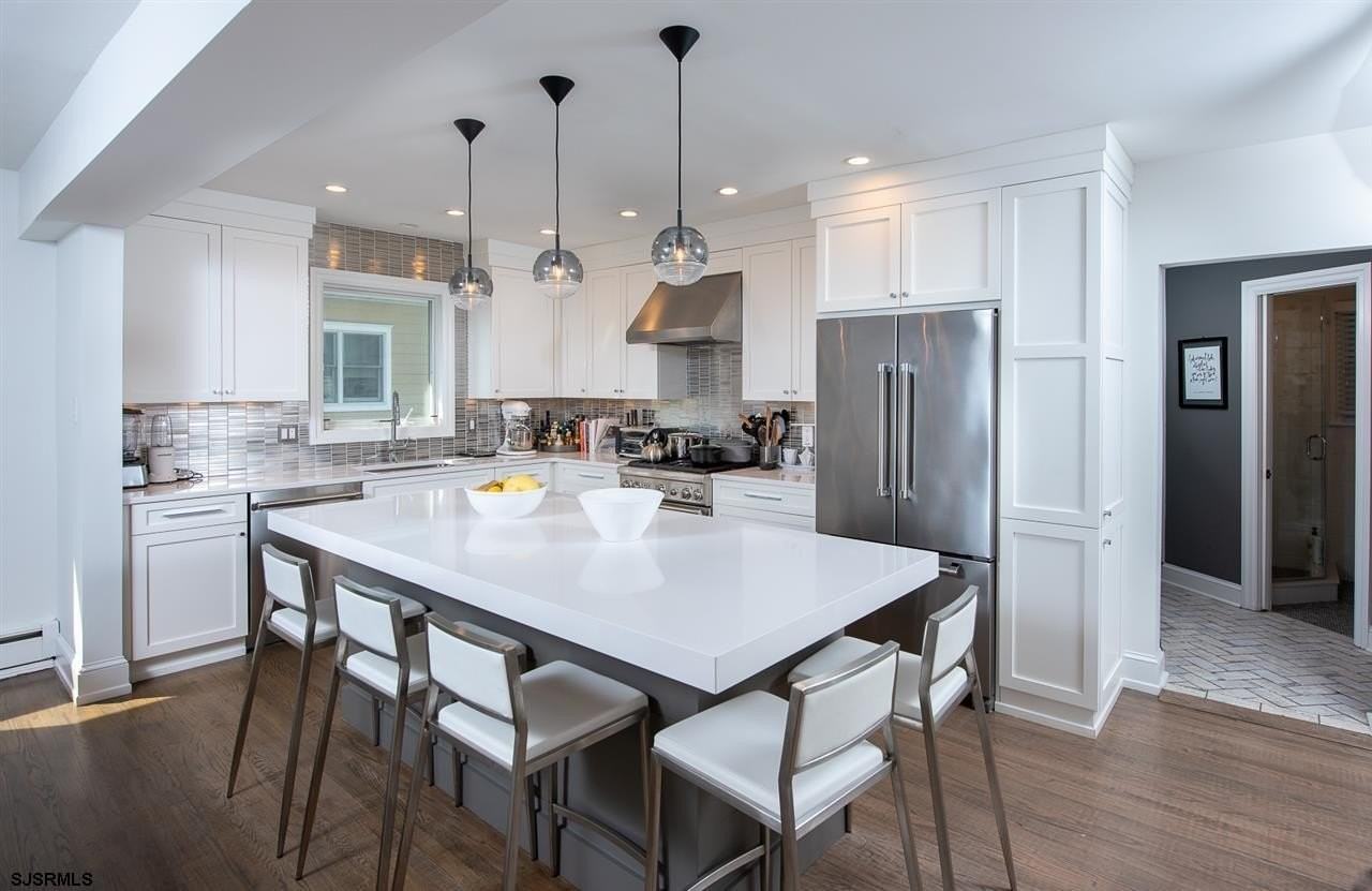 12 N Nassau Ave - Photo 3 of 21