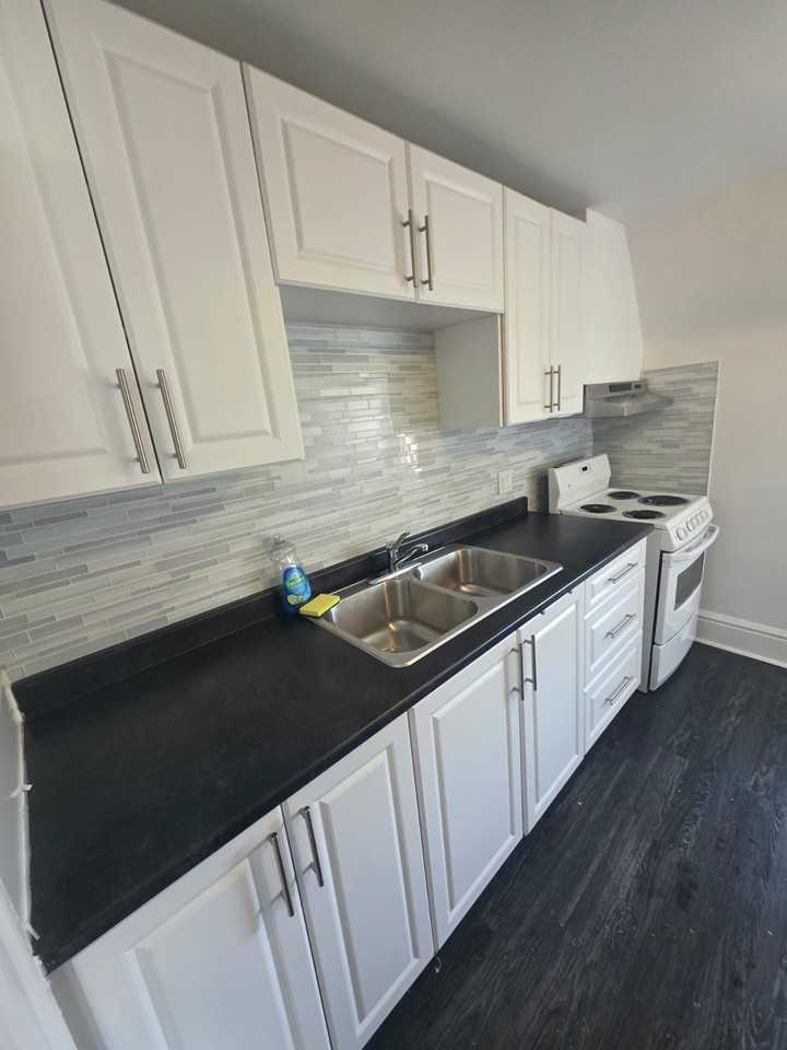 159 Gladstone Ave Fl 3 #3rdFL