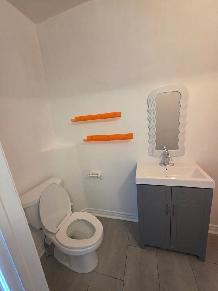 159 Gladstone Ave Fl 3 #3rdFL - Photo 2 of 6