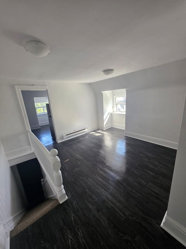 159 Gladstone Ave Fl 3 #3rdFL - Photo 5 of 6