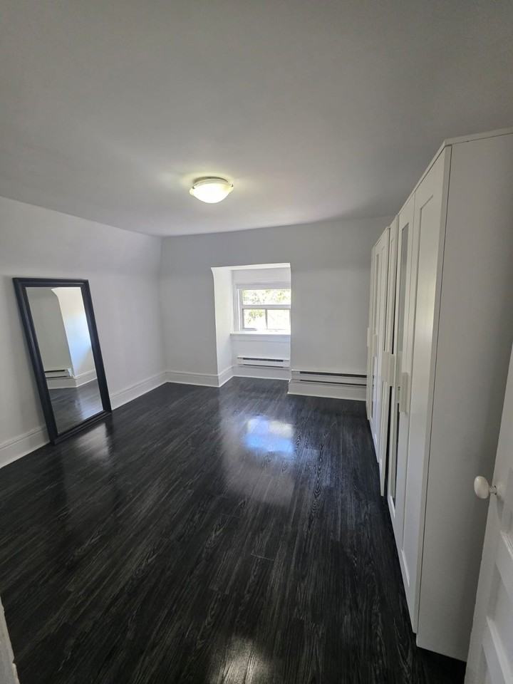 159 Gladstone Ave Fl 3 #3rdFL - Photo 6 of 6