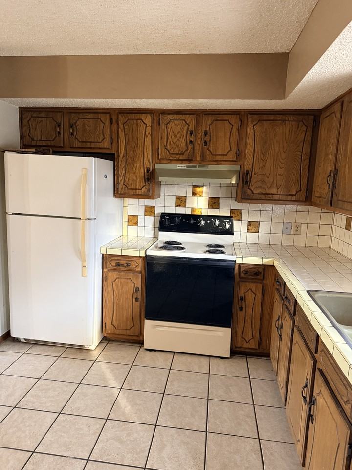 2417 E Walnut Ave #1 - Photo 3 of 6