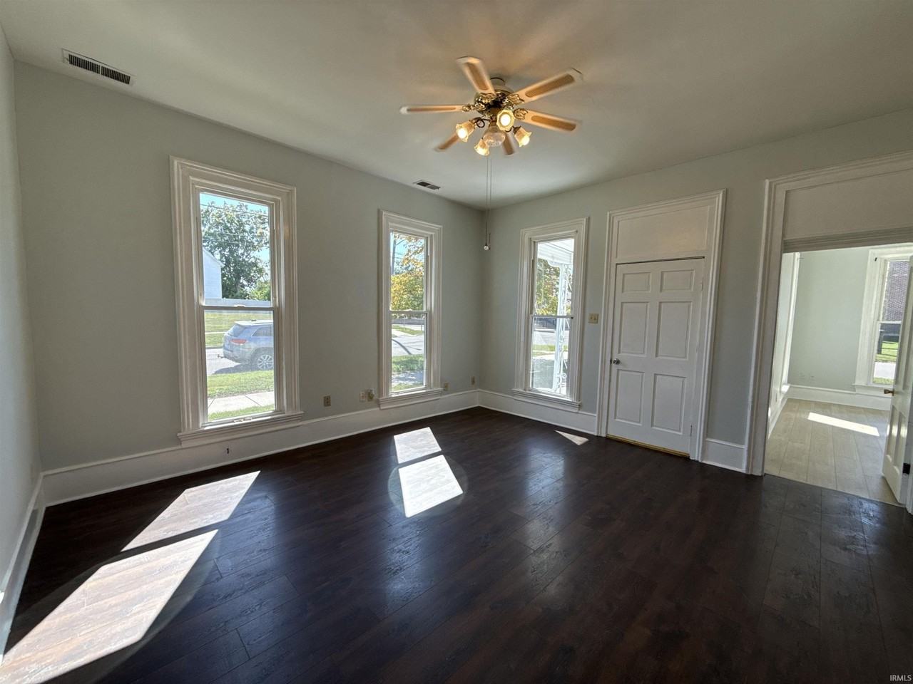 7 E Oak St - Photo 2 of 7