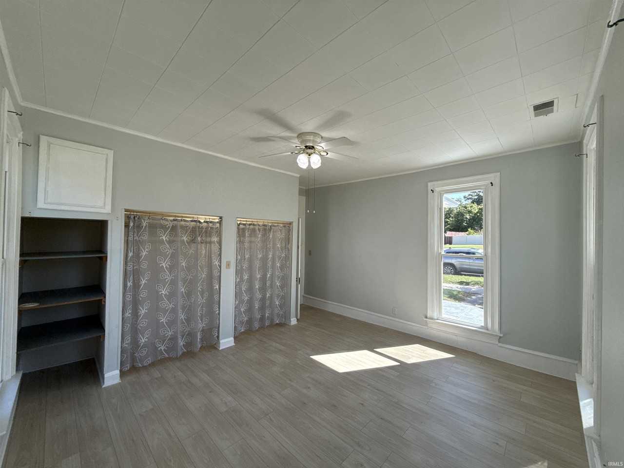 7 E Oak St - Photo 3 of 7