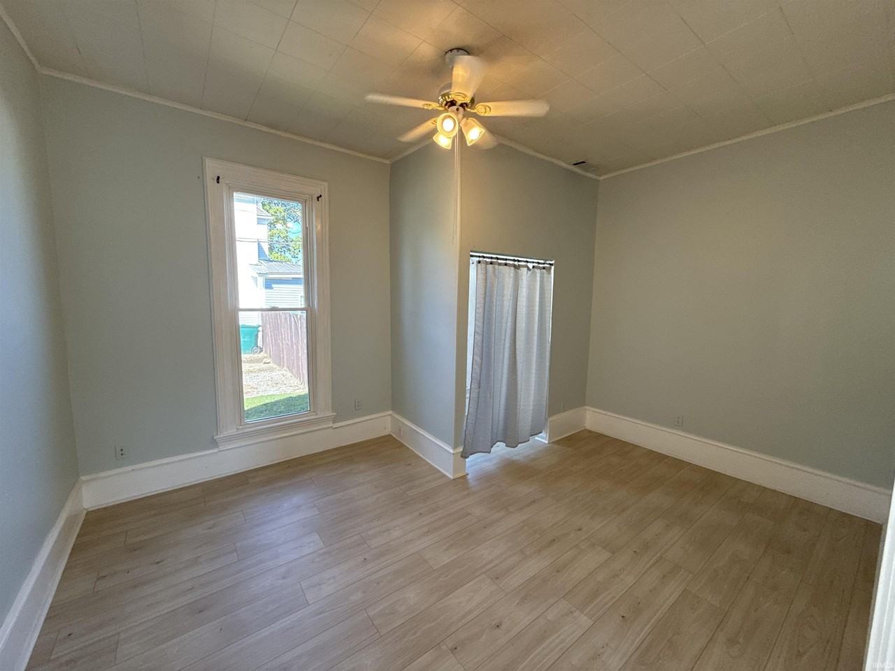 7 E Oak St - Photo 4 of 7