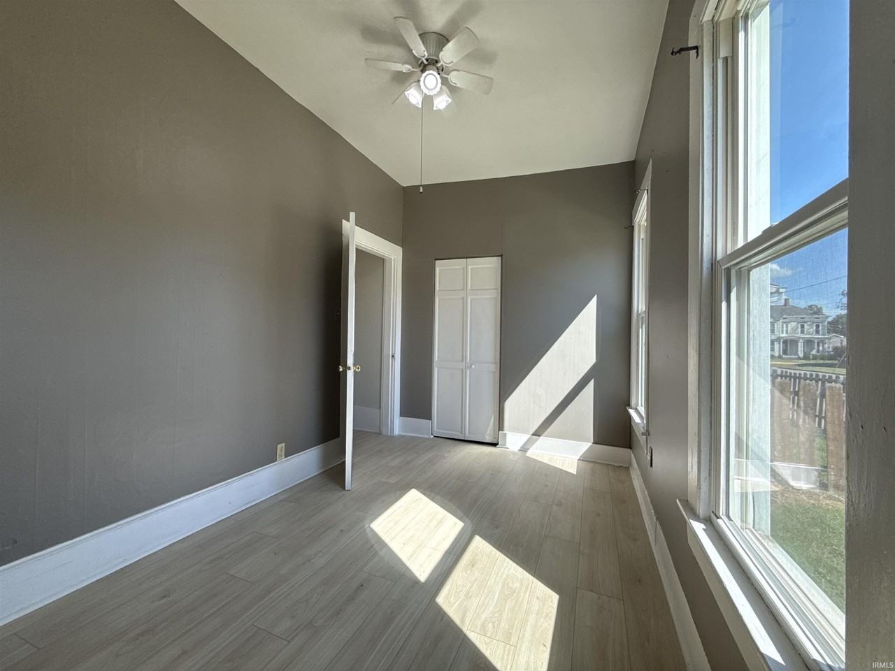 7 E Oak St - Photo 5 of 7