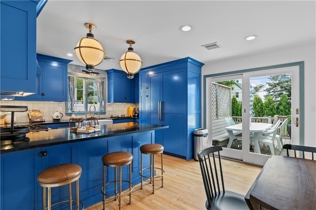 1 Narragansett Ave - Photo 6 of 23