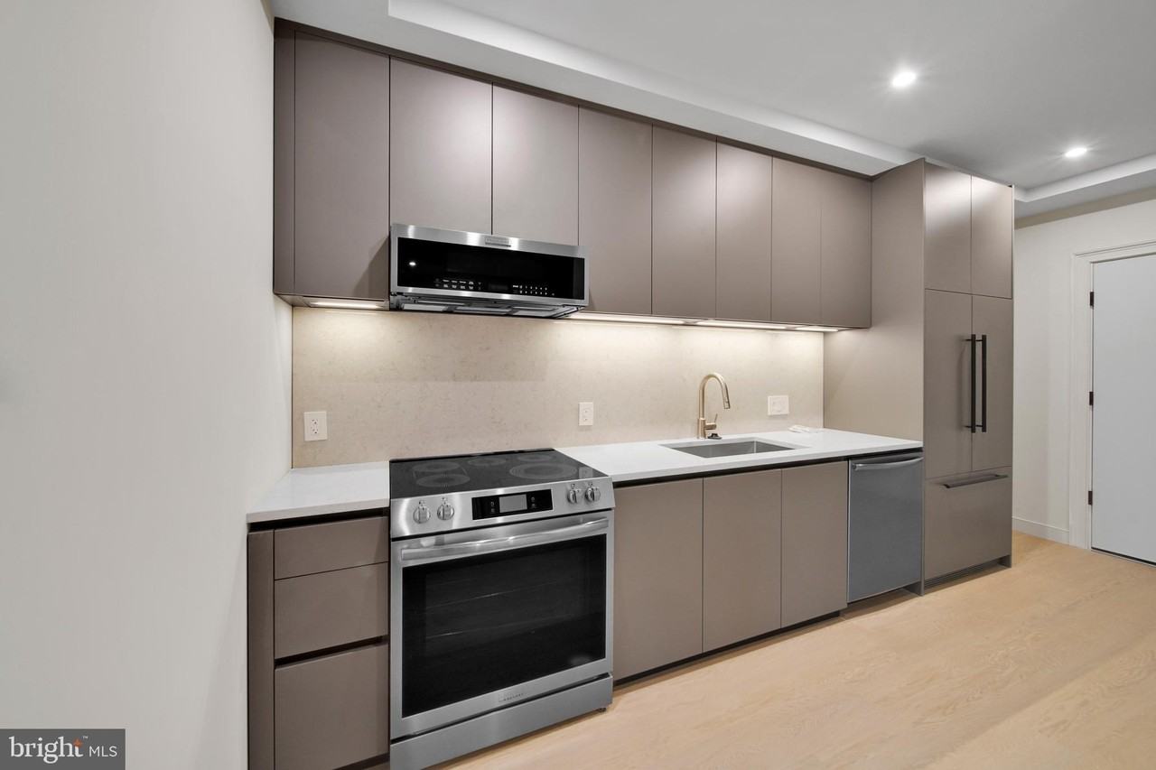 2121 Ward Pl Nw Unit 401 #401