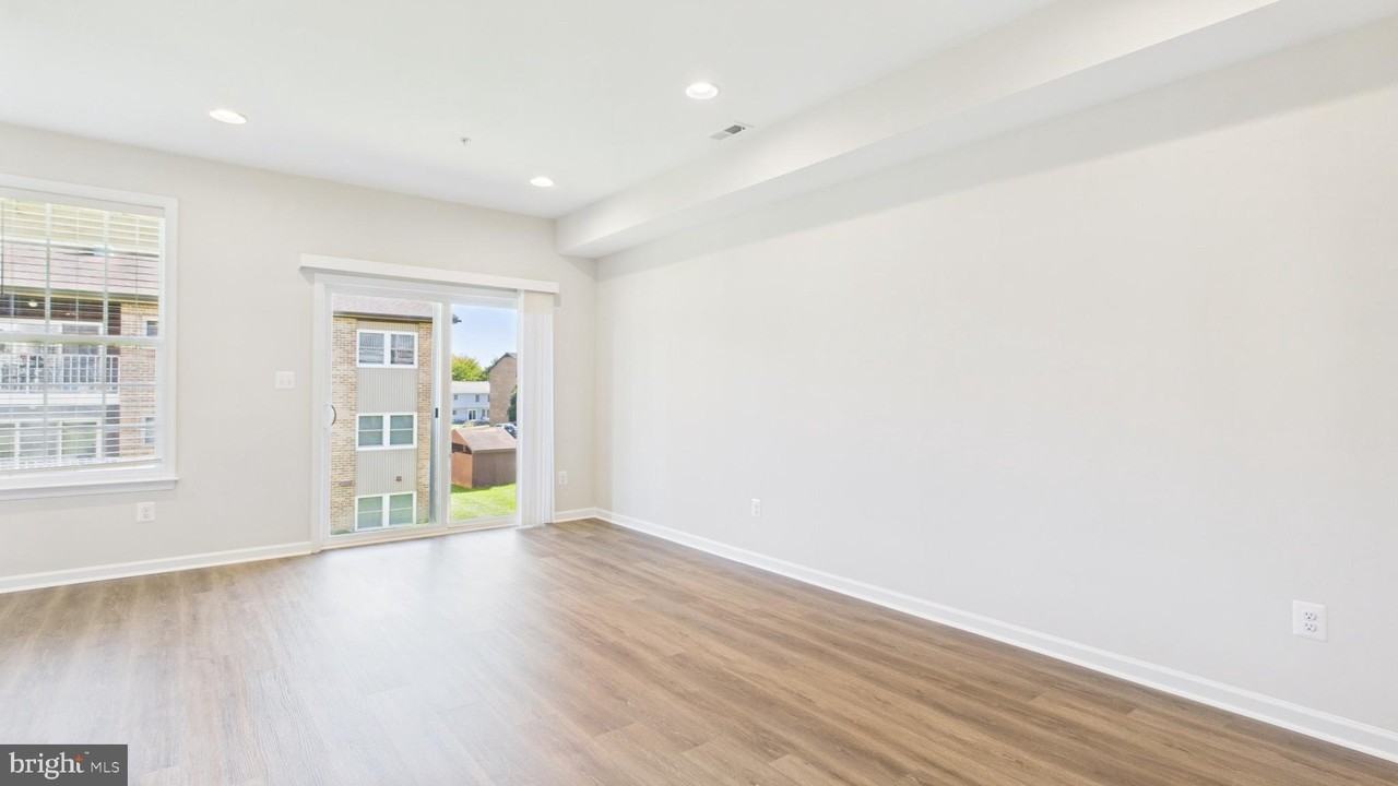 25 Chester Ct - Photo 4 of 38