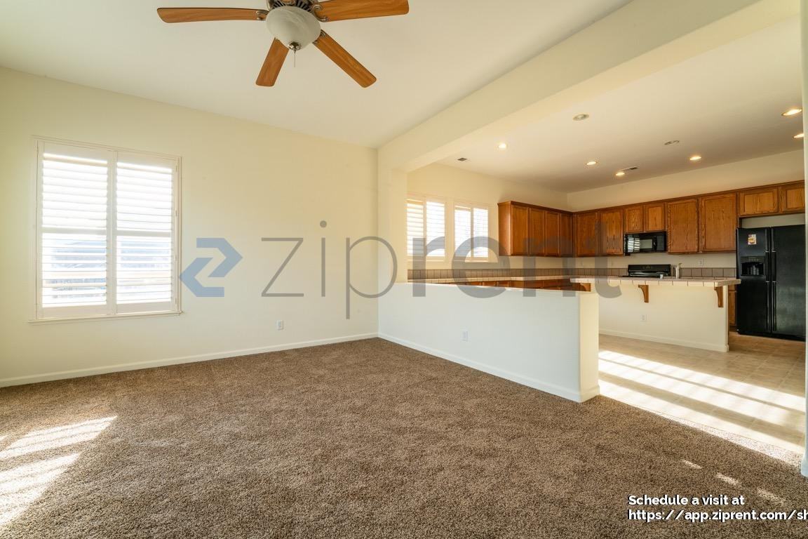 100 Canterbury Ct - Photo 4 of 49