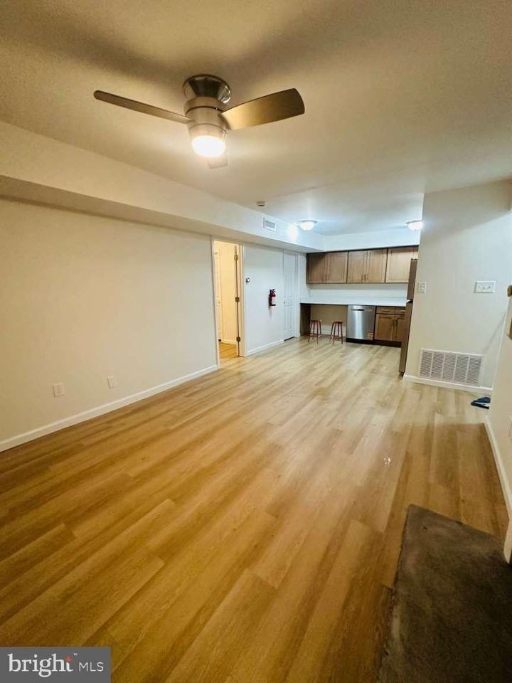 108 Brighton Ct - Photo 2 of 6