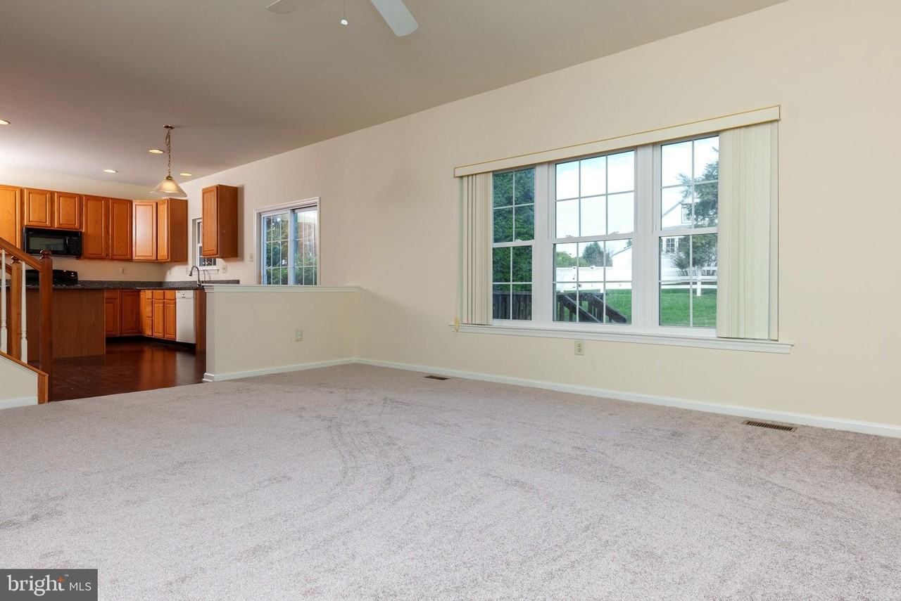 411 Old Lincoln Hwy - Photo 7 of 23