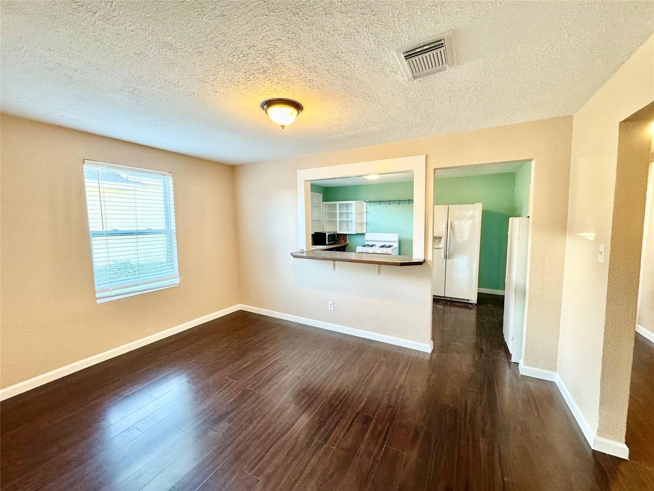 3714 Avenue S 1/2 - Photo 4 of 15