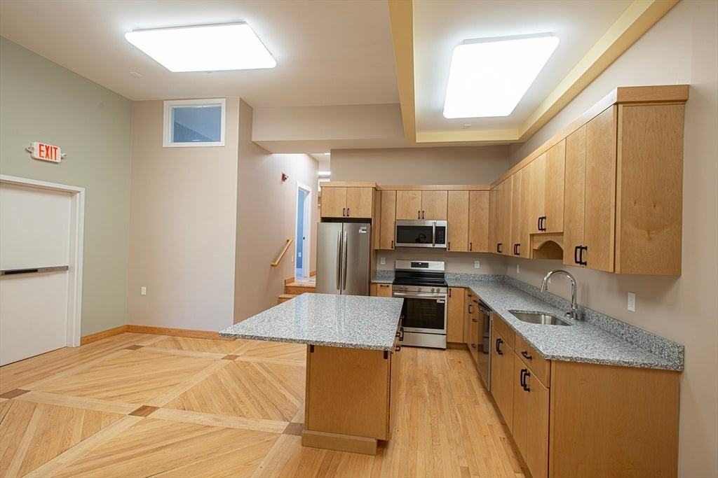 140 Main St - Photo 2 of 14