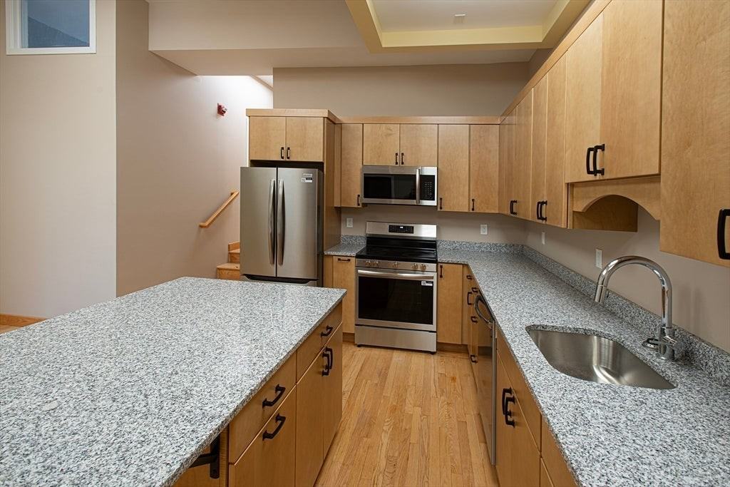 140 Main St - Photo 3 of 14