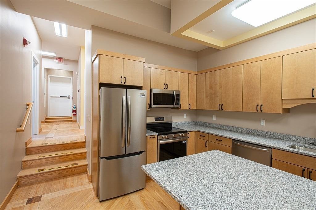 140 Main St - Photo 4 of 14