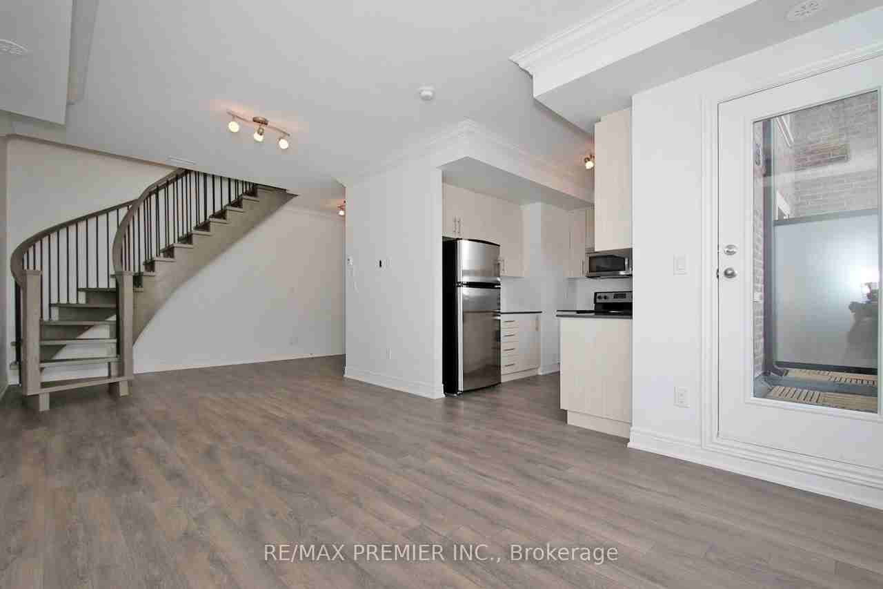 125 Kayla Crescent - Photo 2 of 7