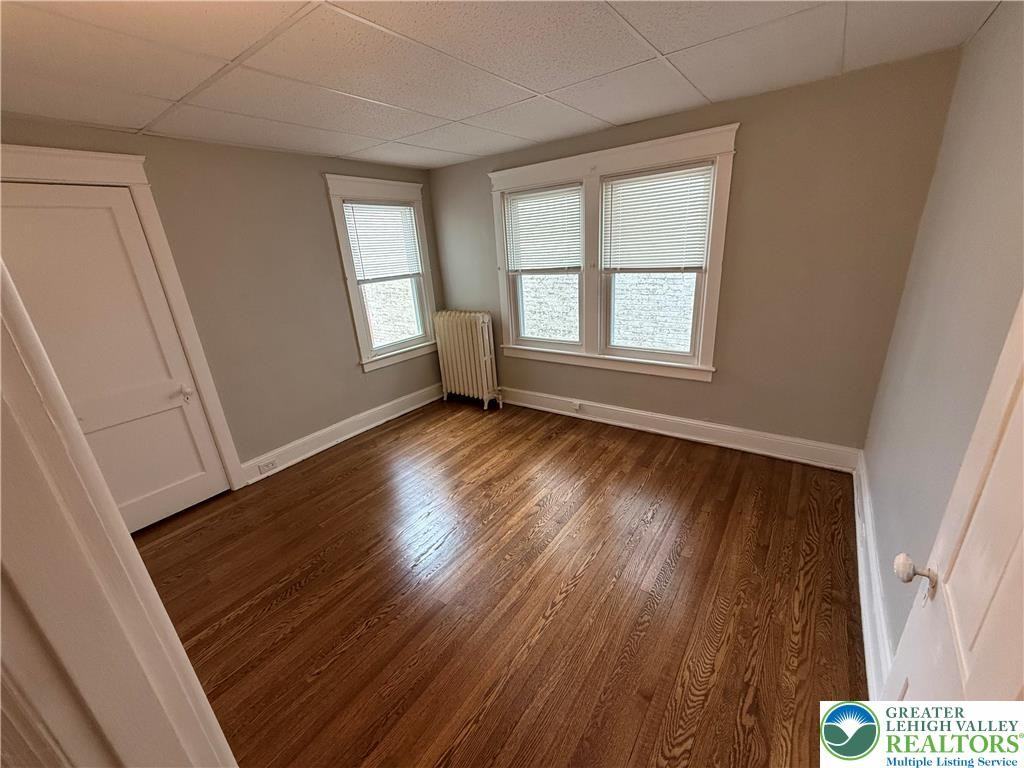 627 Center St - Photo 4 of 10