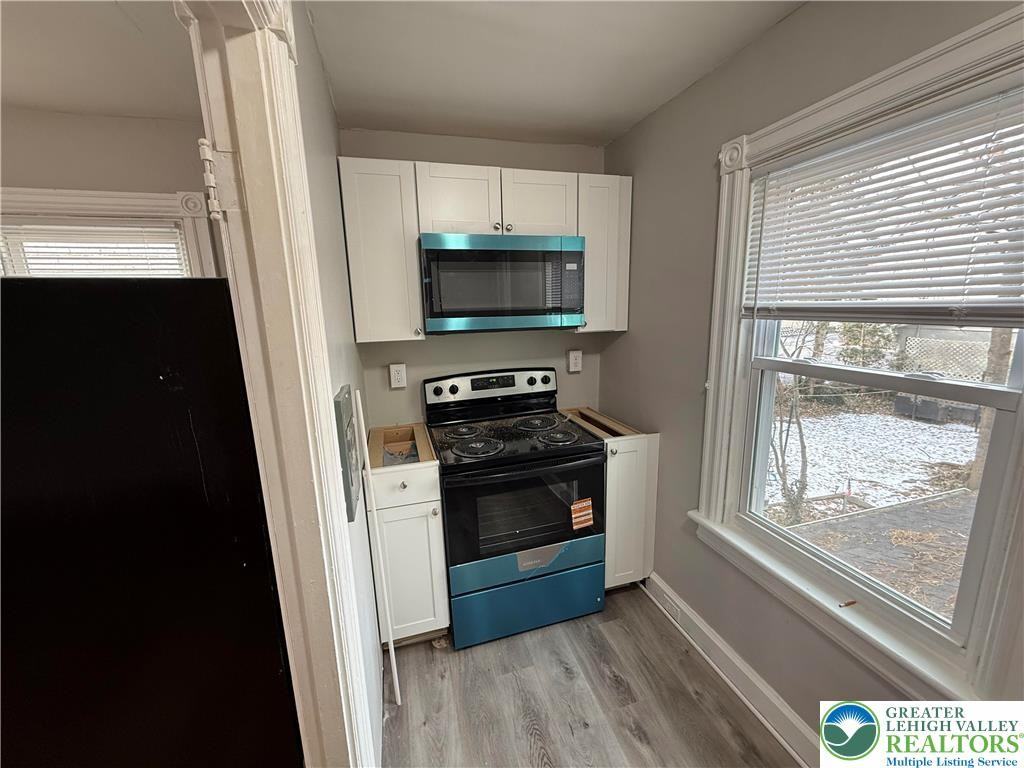 627 Center St - Photo 7 of 10