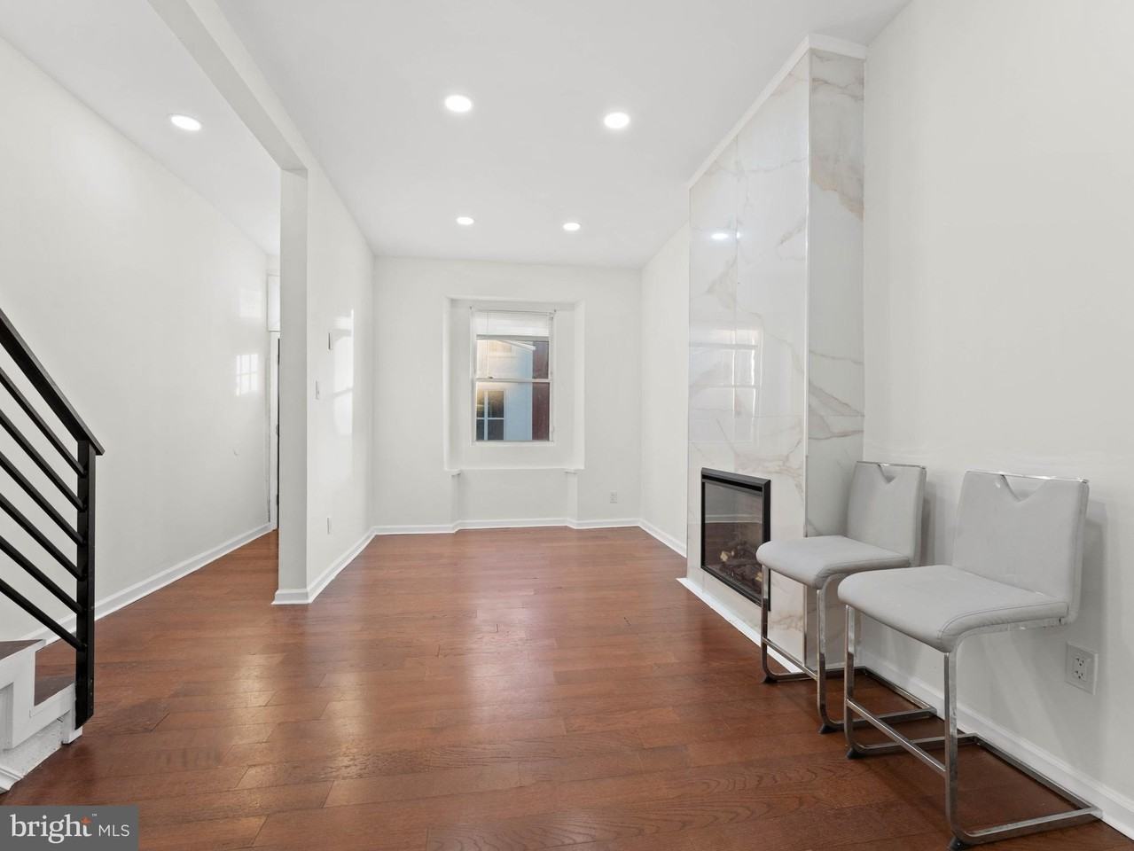 2443 Nicholas St - Photo 3 of 27