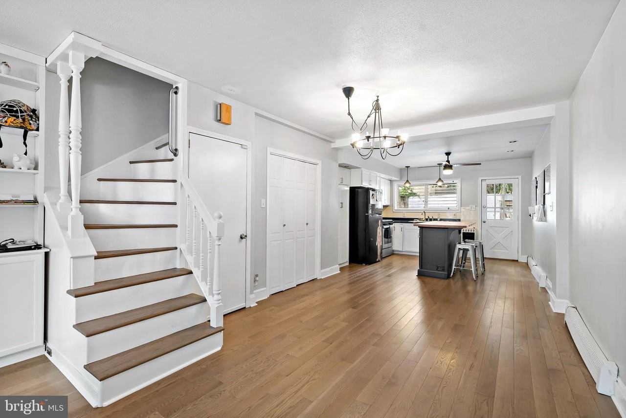 2141 Montrose St - Photo 3 of 11